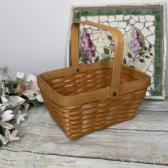 Country Woven Collection Tan Basket With Articulating Handle - Picture 1 of 5